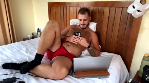 Snapshot of mrmaxiy chatting on April 22, 2026, 8:06 am Max online show from April 22, 2026, 8:06 am