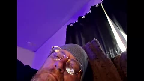 mrnmrsfucks4u online show from April 29, 2026, 11:00 pm