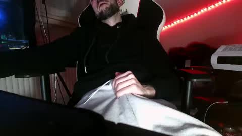 MrRogue online show from December 4, 2025, 1:04 am