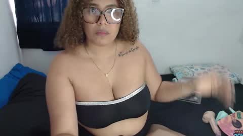 Snapshot of mrs_afroditha chatting on February 19, 2026, 10:06 pm mrs_afroditha online show from February 19, 2026, 10:06 pm
