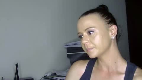 Snapshot of mrs_bunny_swing chatting on April 1, 2026, 1:41 pm mrs_bunny_swing online show from April 1, 2026, 1:41 pm