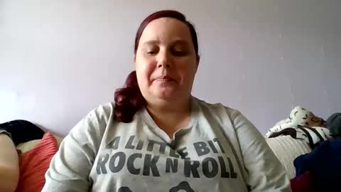 Snapshot of mrs_butterfly84 chatting on May 27, 2026, 3:42 pm Mrs Butterfly online show from May 27, 2026, 3:42 pm