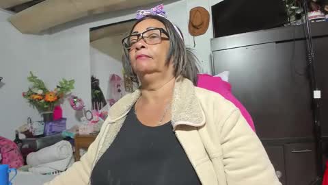 Snapshot of mrs_mommy chatting on September 9, 2025, 11:04 pm mrs_mommy online show from September 9, 2025, 11:04 pm