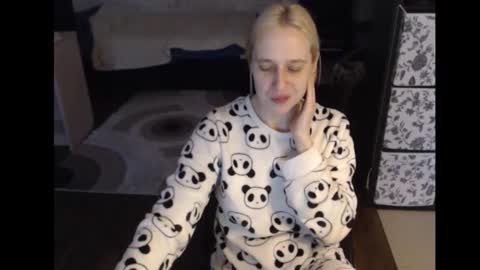 Sasha online show from November 1, 2025, 6:04 am