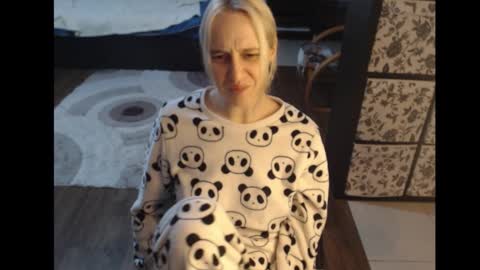 Sasha online show from November 23, 2025, 5:02 pm