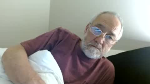 mrtease5 online show from April 20, 2026, 4:04 am