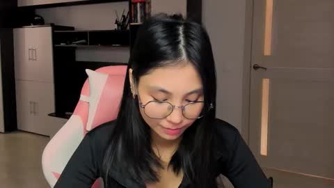 ms_emily_ online show from September 25, 2025, 9:57 am