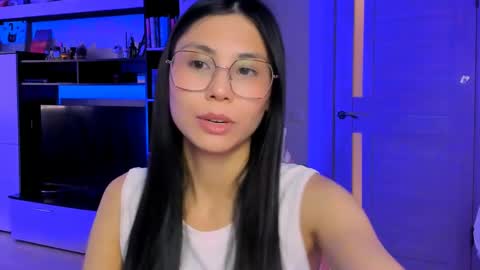 ms_emily_ online show from May 13, 2026, 11:18 am