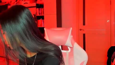 ms_emily_ online show from May 15, 2026, 6:04 pm