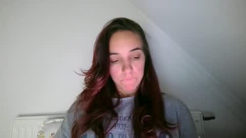 ms_sophiee online show from October 2, 2025, 9:33 pm