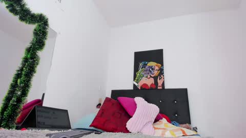 Chloe new account online show from December 6, 2024, 7:45 pm