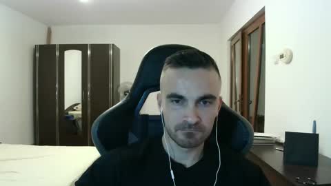 Victor online show from November 24, 2025, 6:40 pm