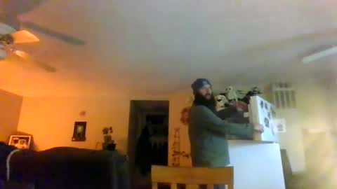 Snapshot of mudge chatting on January 2, 2025, 12:34 am Mudge online show from January 2, 2025, 12:34 am