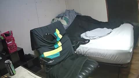 Muffdiver online show from April 5, 2026, 2:47 pm