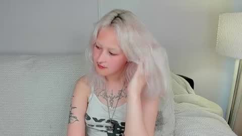 Snapshot of muffin_mia chatting on July 31, 2026, 8:25 am Mia online show from July 31, 2026, 8:25 am