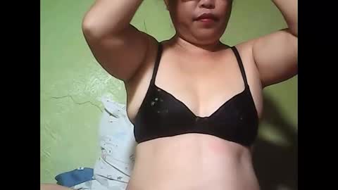 Snapshot of muffy_bunny chatting on June 10, 2026, 8:24 am muffy_bunny online show from June 10, 2026, 8:24 am