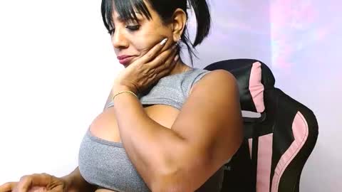 yuli online show from November 11, 2025, 9:26 pm