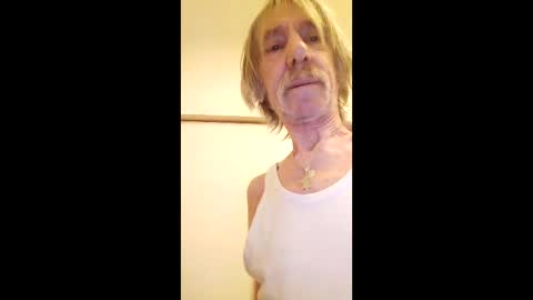 mullermaria805 online show from May 4, 2026, 8:10 am