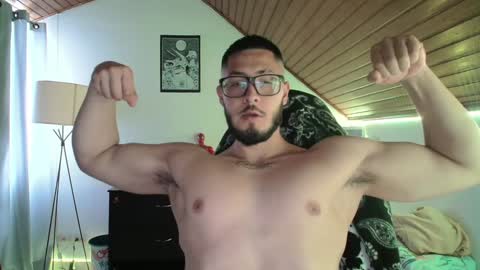 Snapshot of muscle_cock32 chatting on December 15, 2024, 3:20 pm David Big online show from December 15, 2024, 3:20 pm