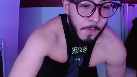 Snapshot of muscle_cock32 chatting on November 26, 2025, 10:22 pm David Big online show from November 26, 2025, 10:22 pm
