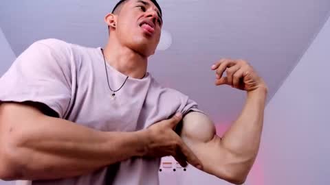 Muscle Man online show from November 12, 2025, 3:45 pm