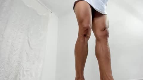 Muscle Man online show from December 5, 2025, 3:09 pm