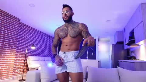 Snapshot of muscle_man19 chatting on October 23, 2025, 11:20 am Nick online show from October 23, 2025, 11:20 am