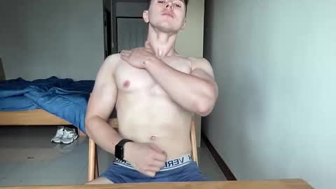 Everet online show from October 15, 2025, 3:39 am