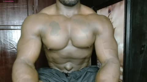 musclegod23 online show from April 14, 2026, 12:16 am