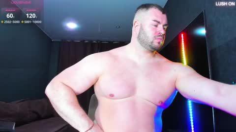 Snapshot of muscularjohnforu chatting on February 15, 2025, 2:33 pm click icon for peach  online show from February 15, 2025, 2:33 pm