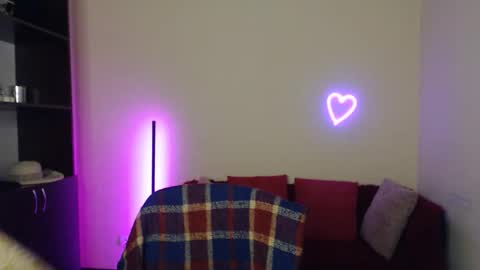 Jeneva online show from November 19, 2025, 6:52 pm