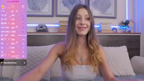 Luna  online show from October 13, 2025, 7:14 pm