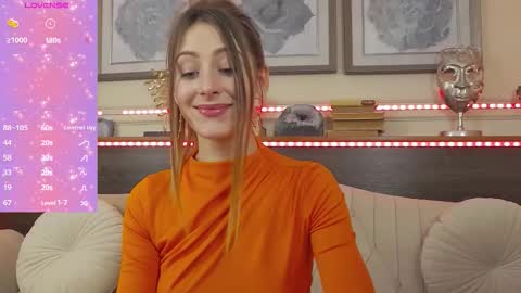 Luna  online show from November 19, 2025, 7:36 pm