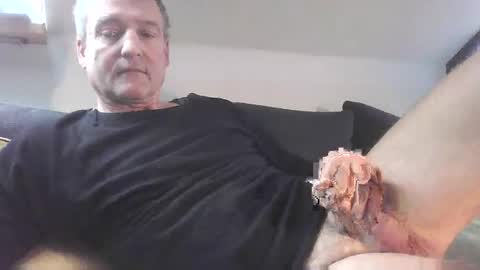 nobuddy online show from November 10, 2025, 8:57 am