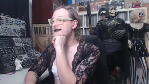 Muziknerd online show from November 21, 2025, 1:04 am