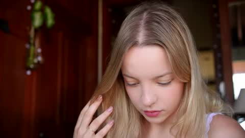 Snapshot of my_mia_ chatting on April 29, 2026, 7:34 am MIA I will be here Monday Wednesday Thursday Saturday online show from April 29, 2026, 7:34 am