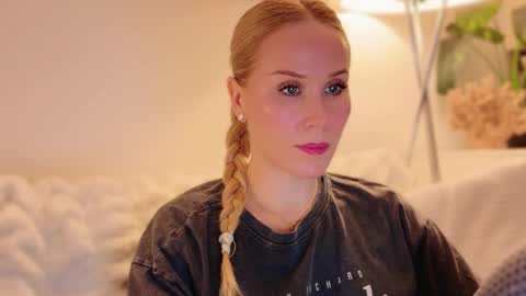 Mya-be Yours P online show from September 15, 2025, 7:36 pm