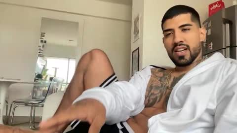 Myke esthetic online show from October 15, 2025, 6:41 pm