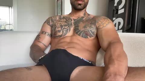 Snapshot of myke_esthetic chatting on July 12, 2026, 9:39 pm Myke esthetic online show from July 12, 2026, 9:39 pm