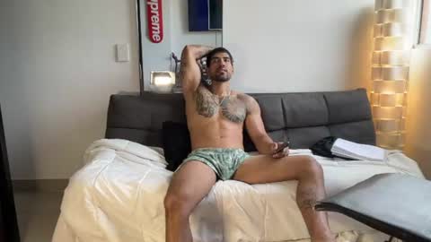 Snapshot of myke_esthetic chatting on August 4, 2026, 8:44 pm Myke esthetic online show from August 4, 2026, 8:44 pm