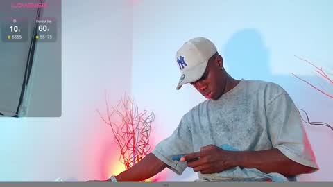 Mylo Wallace  online show from December 11, 2024, 4:31 pm