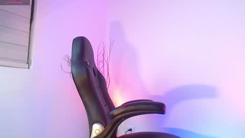 Mylo Wallace  online show from January 18, 2025, 2:47 am