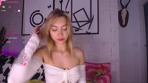 Snapshot of mynameisnikki_ chatting on October 5, 2025, 10:02 am mynameisnikki_ online show from October 5, 2025, 10:02 am