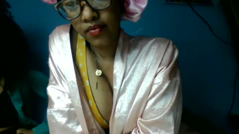 Snapshot of myriamee chatting on June 8, 2026, 11:16 pm myriamee online show from June 8, 2026, 11:16 pm