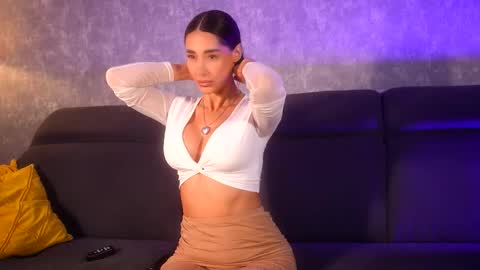 Snapshot of myriamfox_ chatting on March 15, 2026, 7:25 am Miryam online show from March 15, 2026, 7:25 am