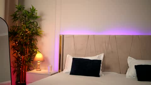 Snapshot of myriamfox_ chatting on April 9, 2026, 11:59 am Miryam online show from April 9, 2026, 11:59 am