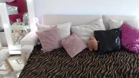 Myrna Sessions online show from December 21, 2025, 6:48 pm