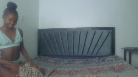 mystic_saucy online show from November 25, 2025, 8:25 am