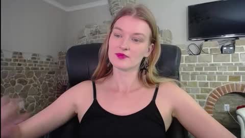 mysticvenus_ online show from September 23, 2025, 1:47 pm