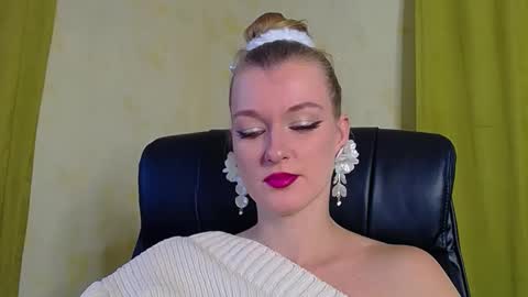 mysticvenus_ online show from December 20, 2025, 9:27 am